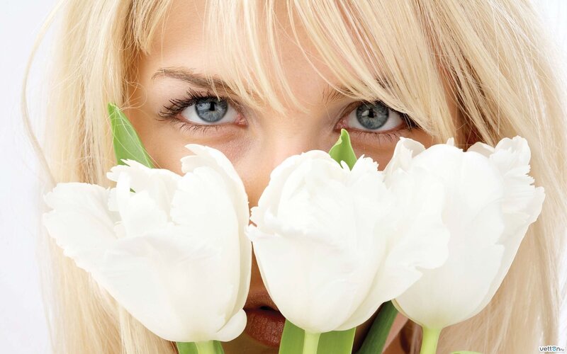 woman with white tulips