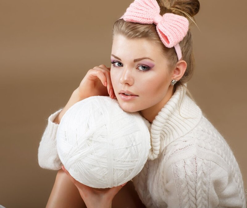 Woman with Yarn Ball — White