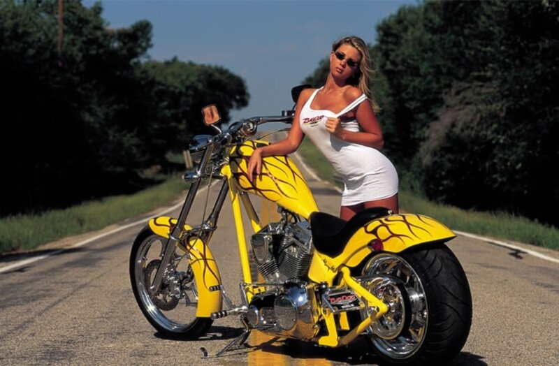 Woman with Yellow Motorcycle — Outdoor