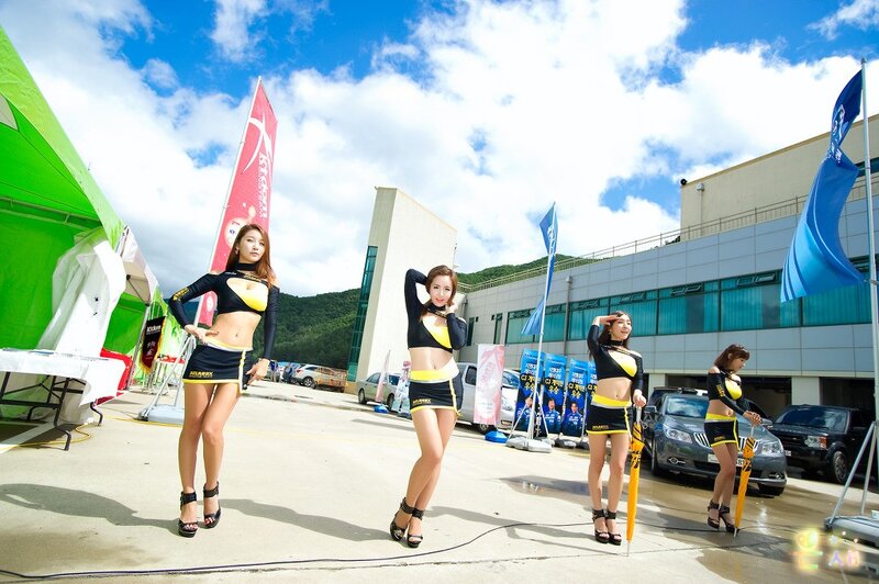 Women at a car event