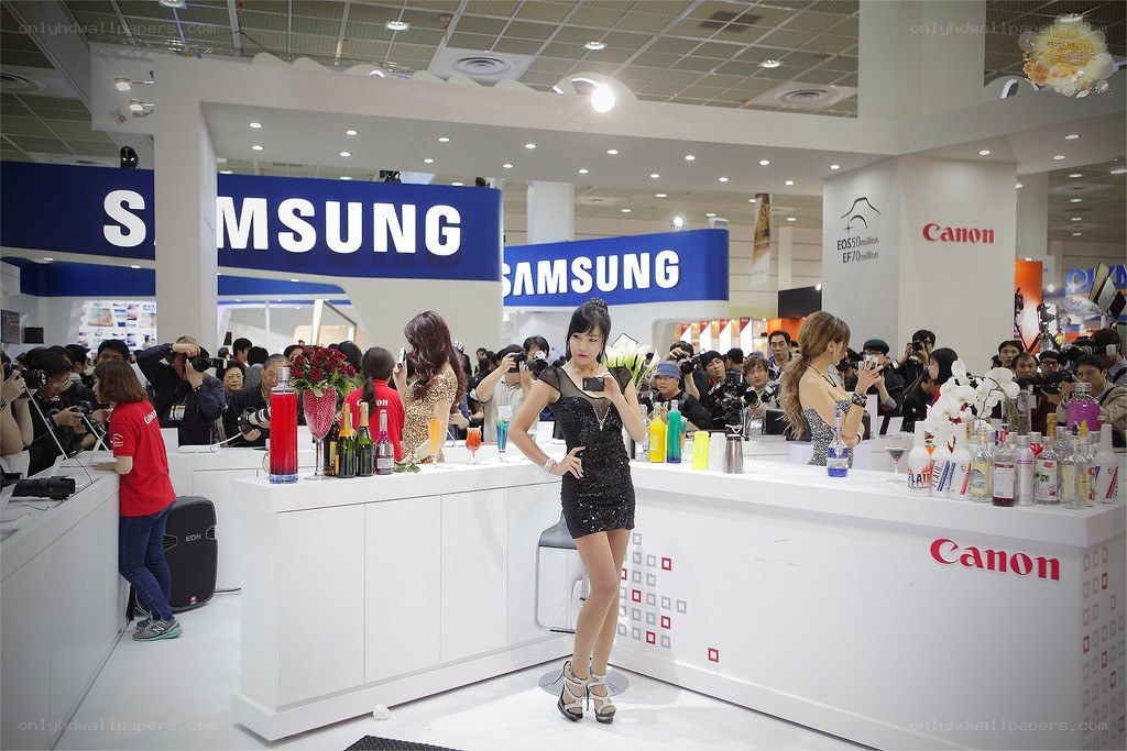 Women at a tech expo booth