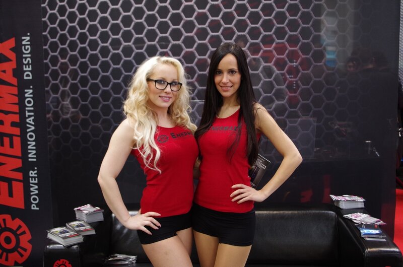 Women at Enervmax booth