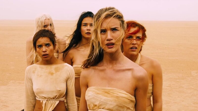Women in Desert — Beige