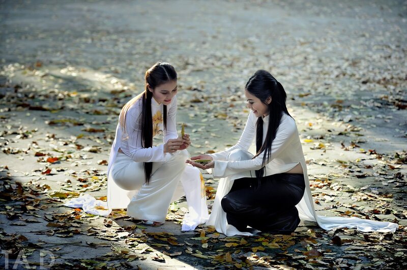Women in traditional dress with leaves