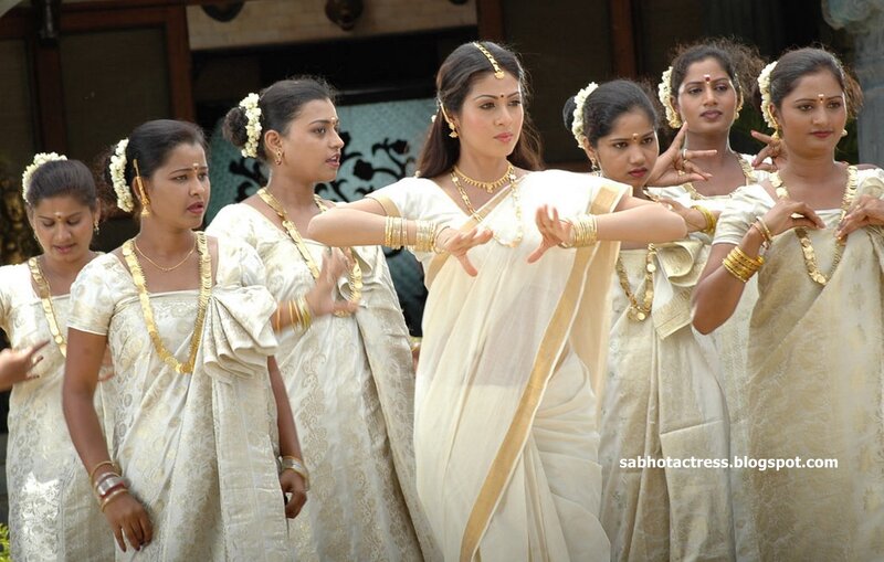 Women in traditional Indian dance