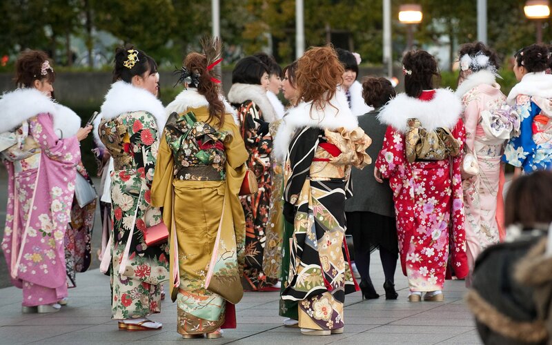 Women in traditional kimonos