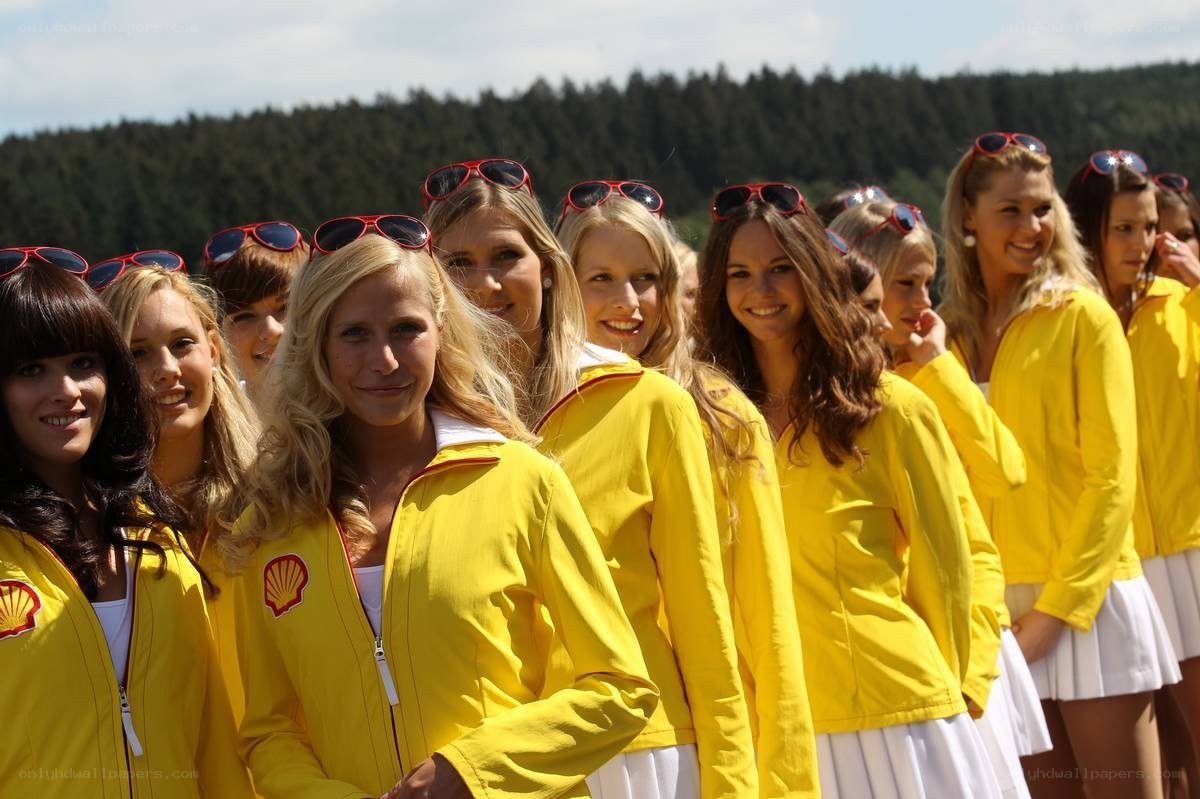 Women in yellow Shell jackets