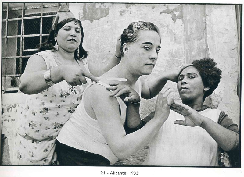 Women preparing a person in Alicante