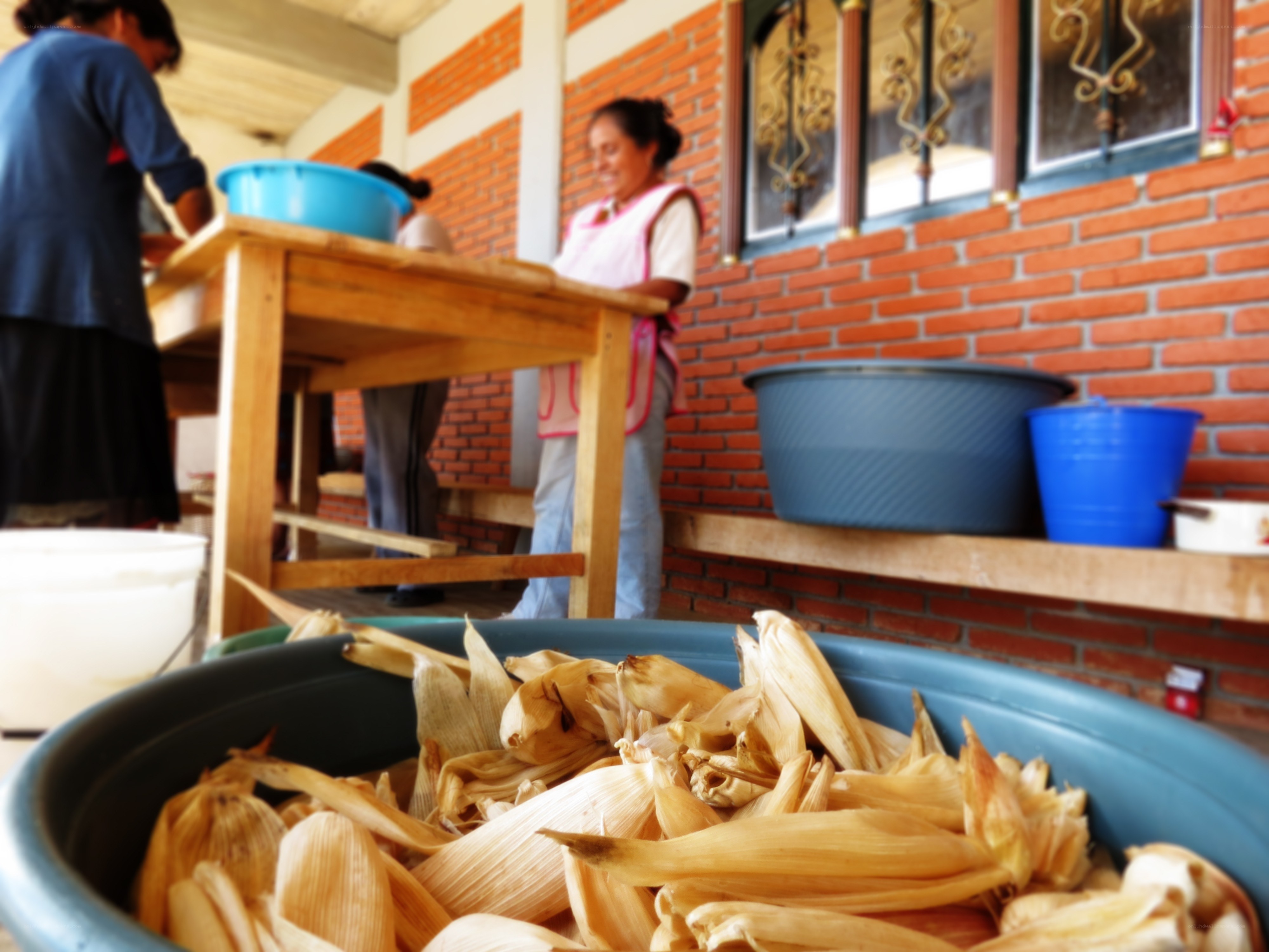 Women preparing tamales
