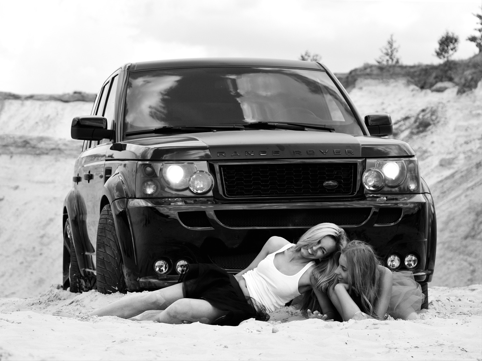Women with Range Rover in sand