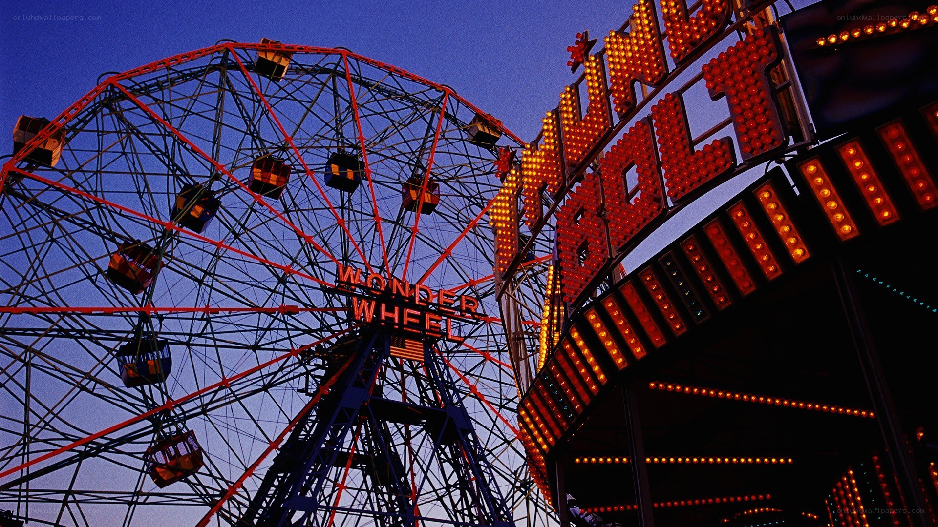Wonder Wheel at dusk