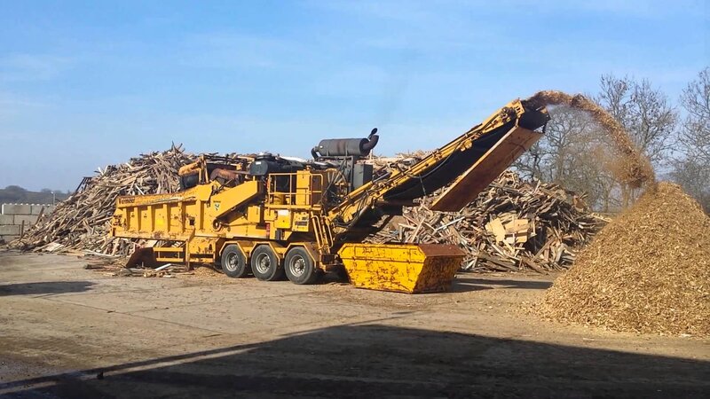 Wood Chipper Machine — Yellow