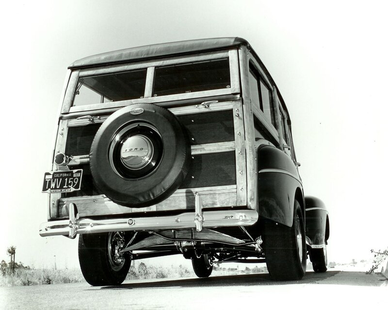 Wood-paneled Station Wagon — Black