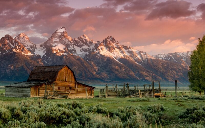 Wooden Barn in Mountains — Green, Serene
