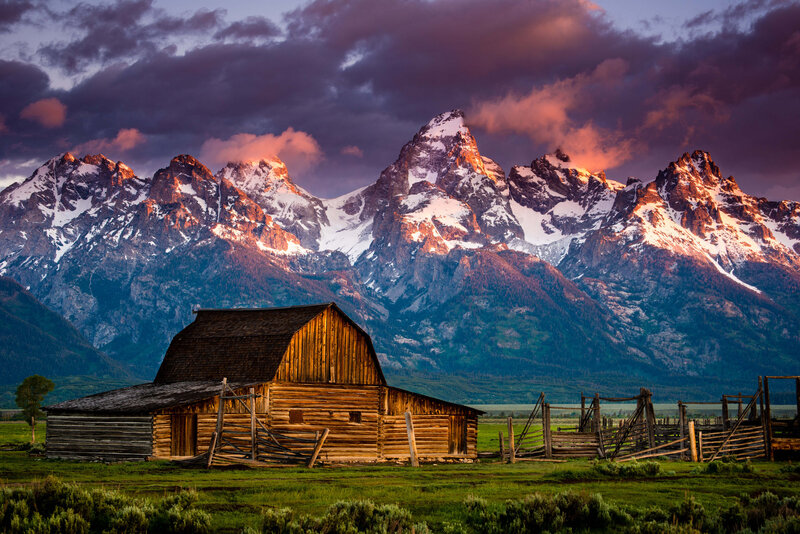Wooden Barn in Mountains — Green