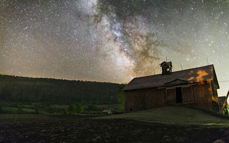 Wooden Barn under Stars — Brown