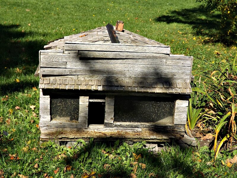 Wooden Birdhouse — Green, Serene