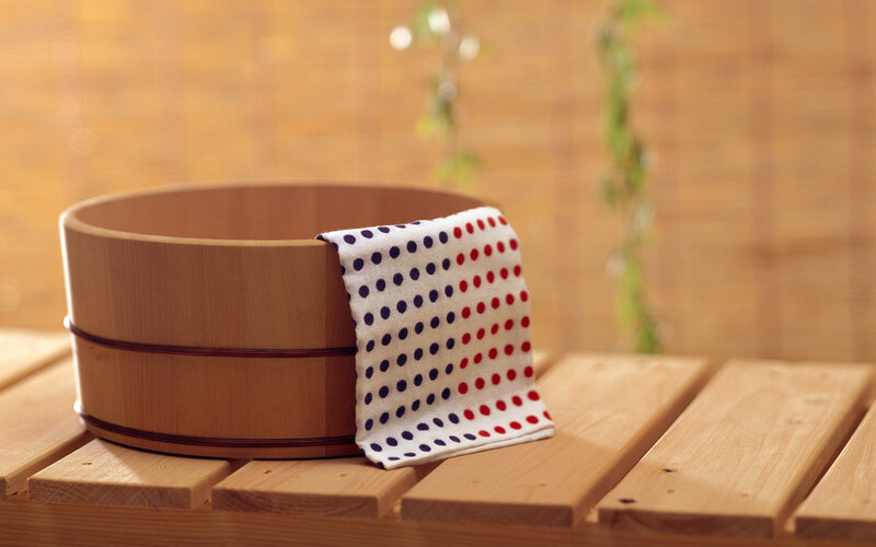 Wooden Bucket with Towel — Brown