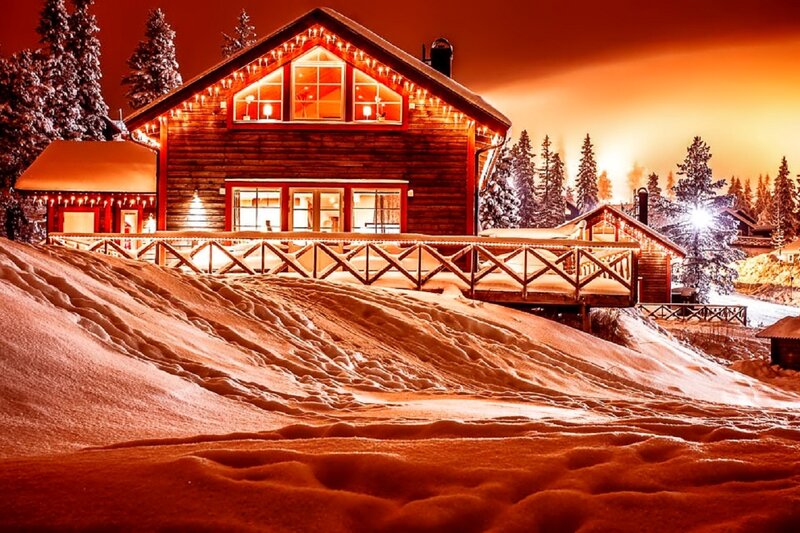 Wooden Cabin in Snow — Red, Cozy