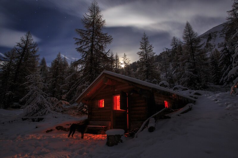 Wooden Cabin in Snow — Red, Serene