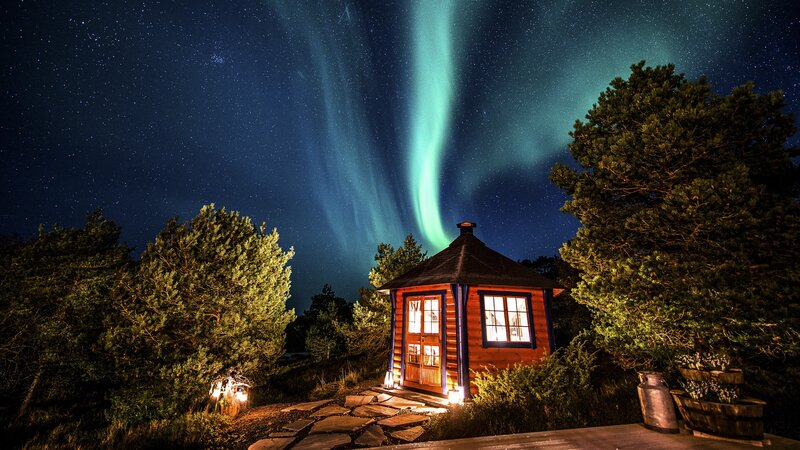 Wooden Cabin under Aurora — Green