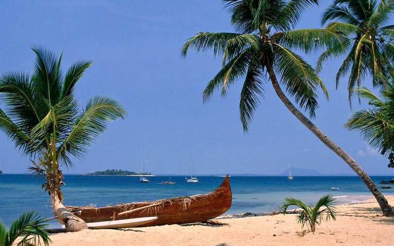 Wooden Canoe on Beach — Blue, Serene