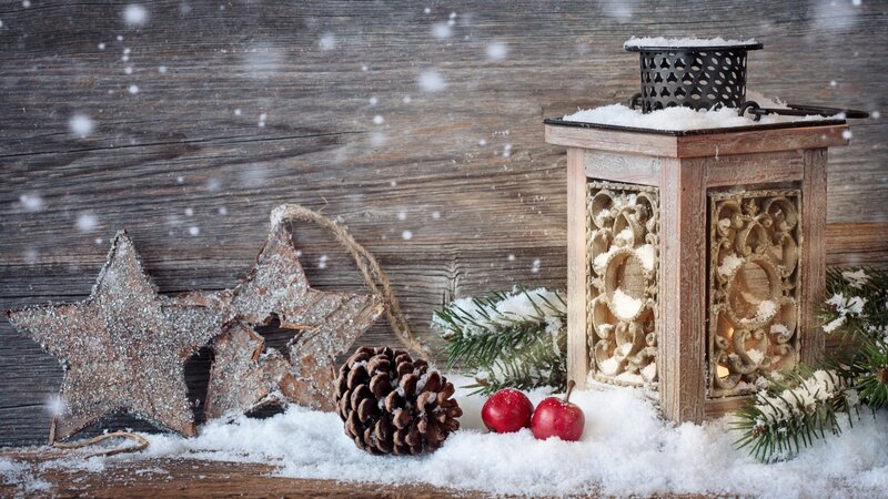 Wooden Lantern with Pinecone — Brown