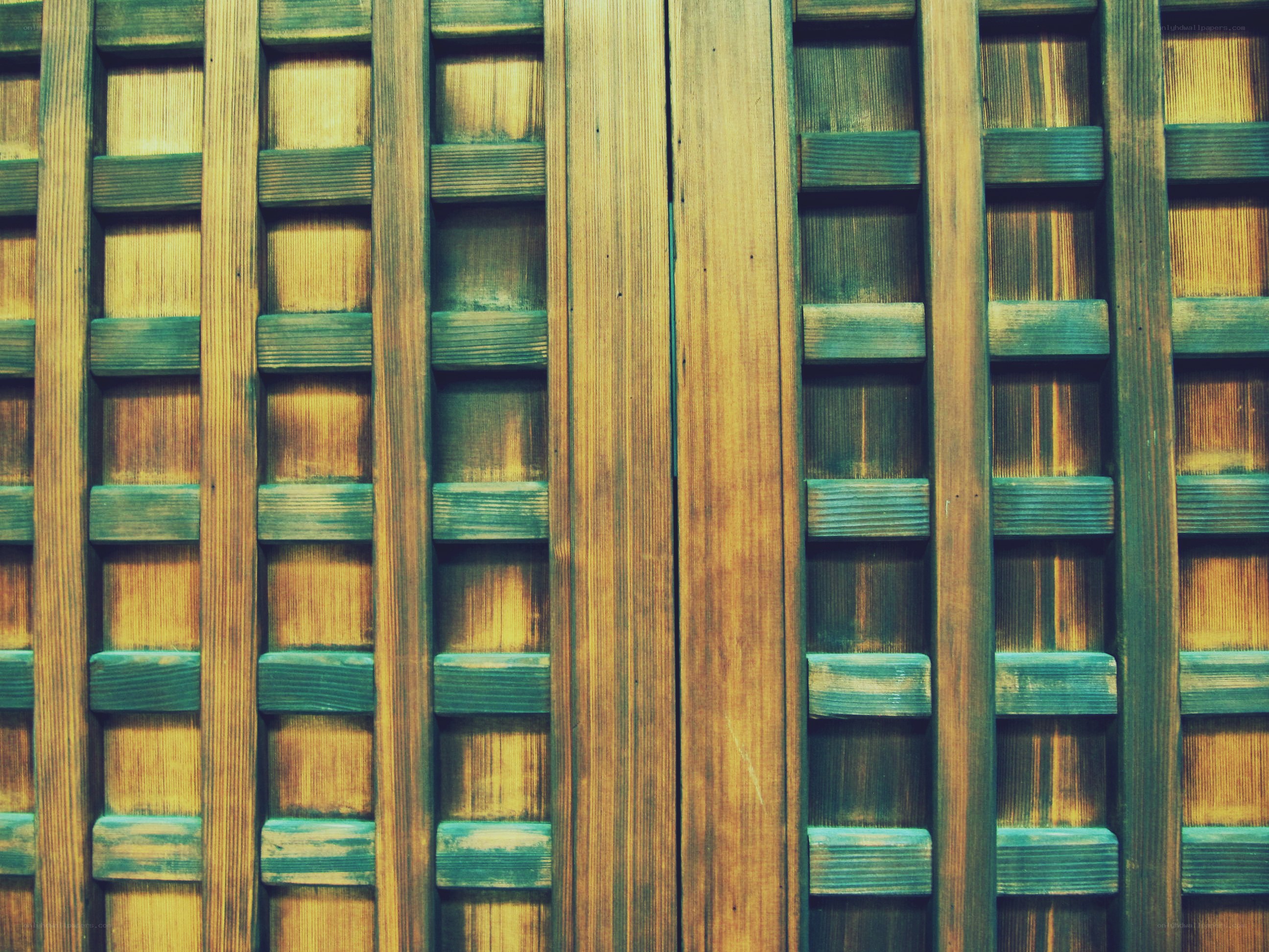 wooden lattice pattern