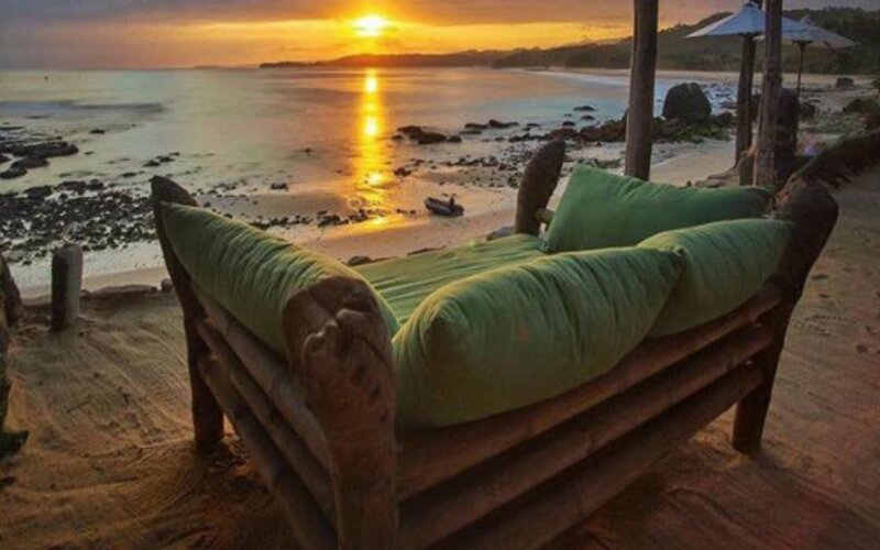 Wooden Lounge Chair — Green