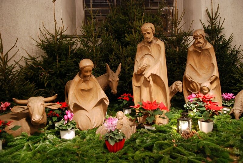 Wooden Nativity Scene — Green