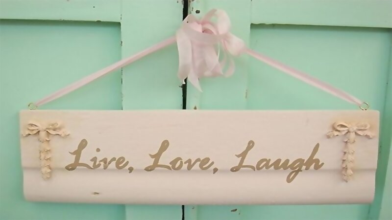 Wooden Sign with Text — Pink