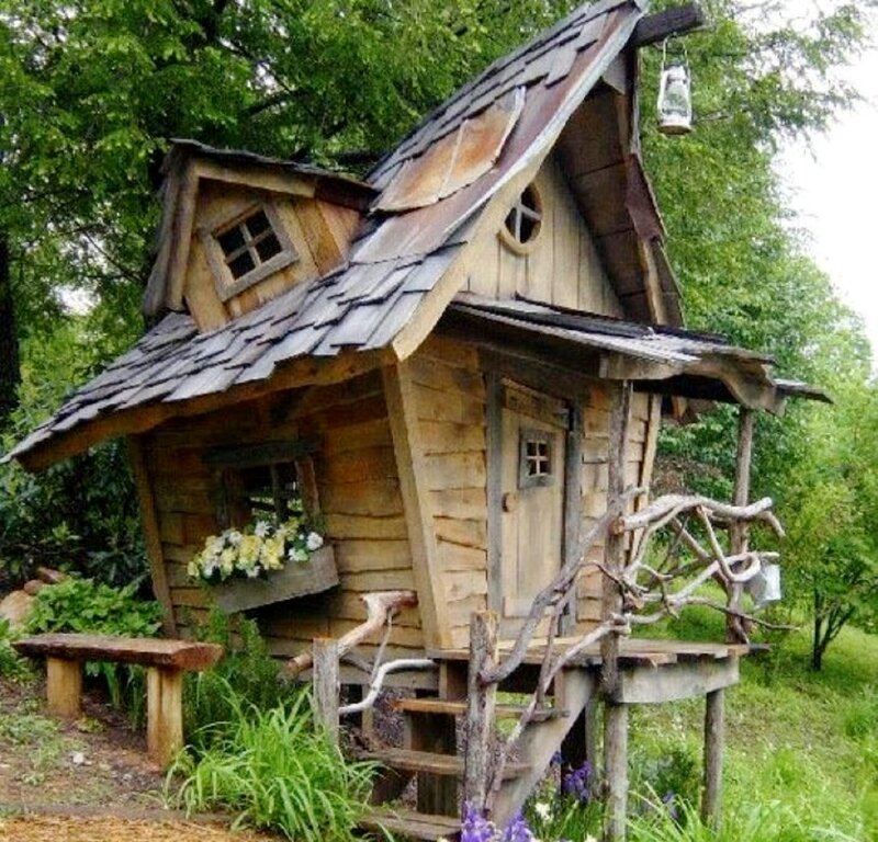 Wooden Treehouse — Brown, Serene