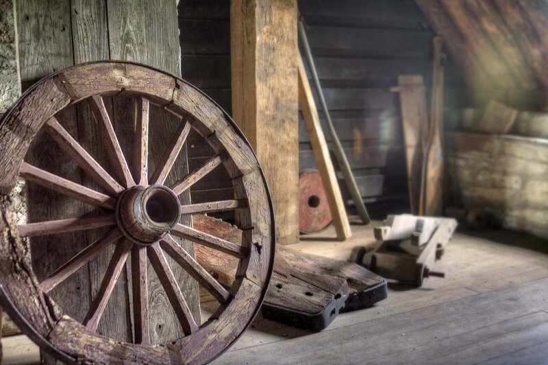Wooden Wagon Wheel — Brown, Dusty