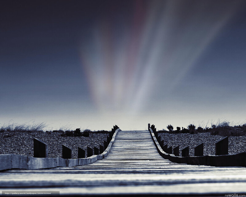 Wooden walkway to the horizon