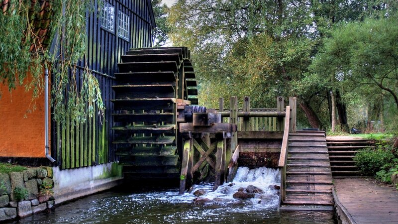 Wooden Waterwheel — Green