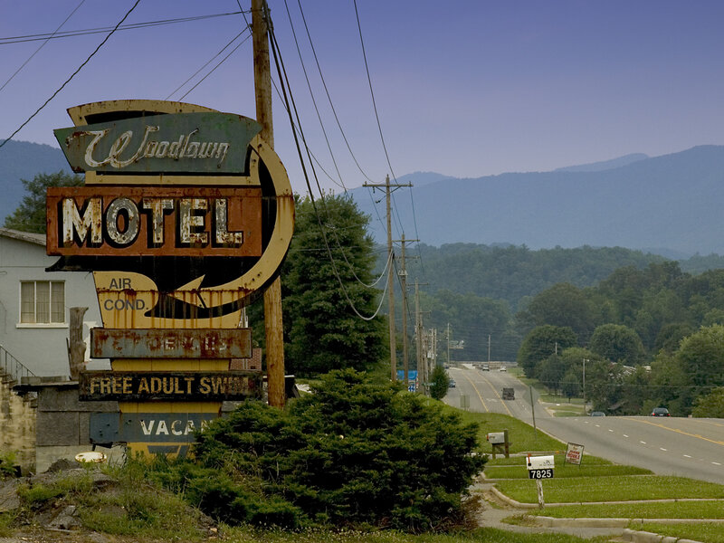 Woodlawn Motel sign by roadside