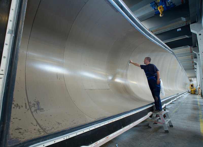 Worker polishing wind turbine blade