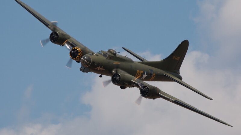 World War II Bomber Aircraft — Green