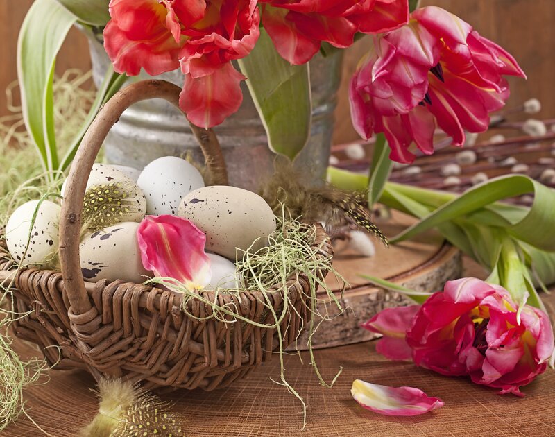 Woven Basket with Eggs — Brown