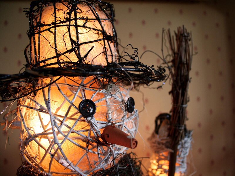 Woven Snowman Lamp