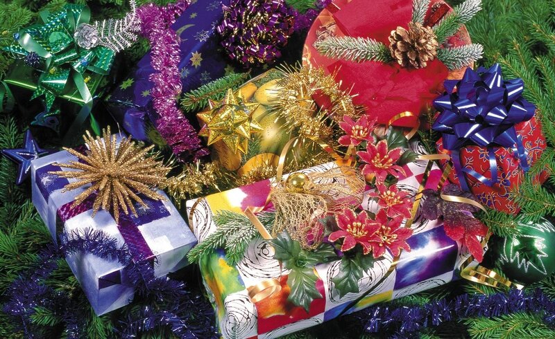 Wrapped Christmas Gifts — Green