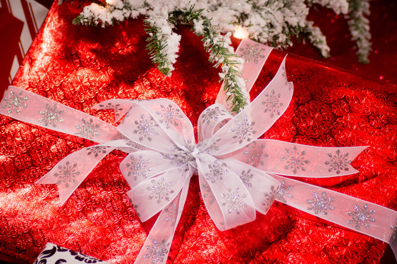 Wrapped Gift with Bow — Red