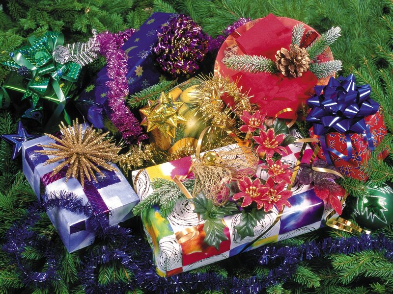 Wrapped Holiday Gifts — Green