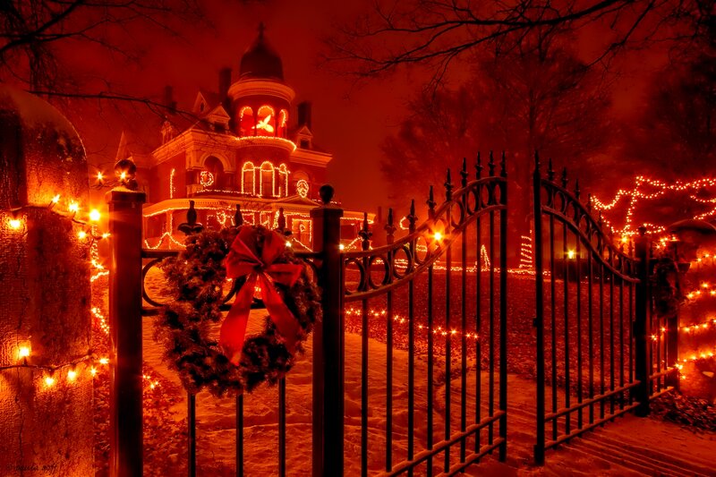 Wreath on Gate — Red