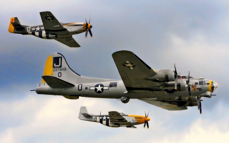 WWII Aircraft in Flight — Gray