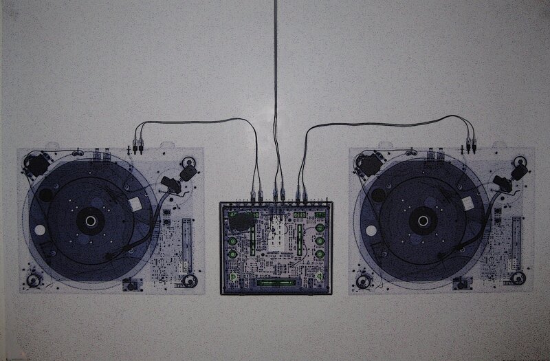 X-ray of DJ Equipment — Gray, Technical