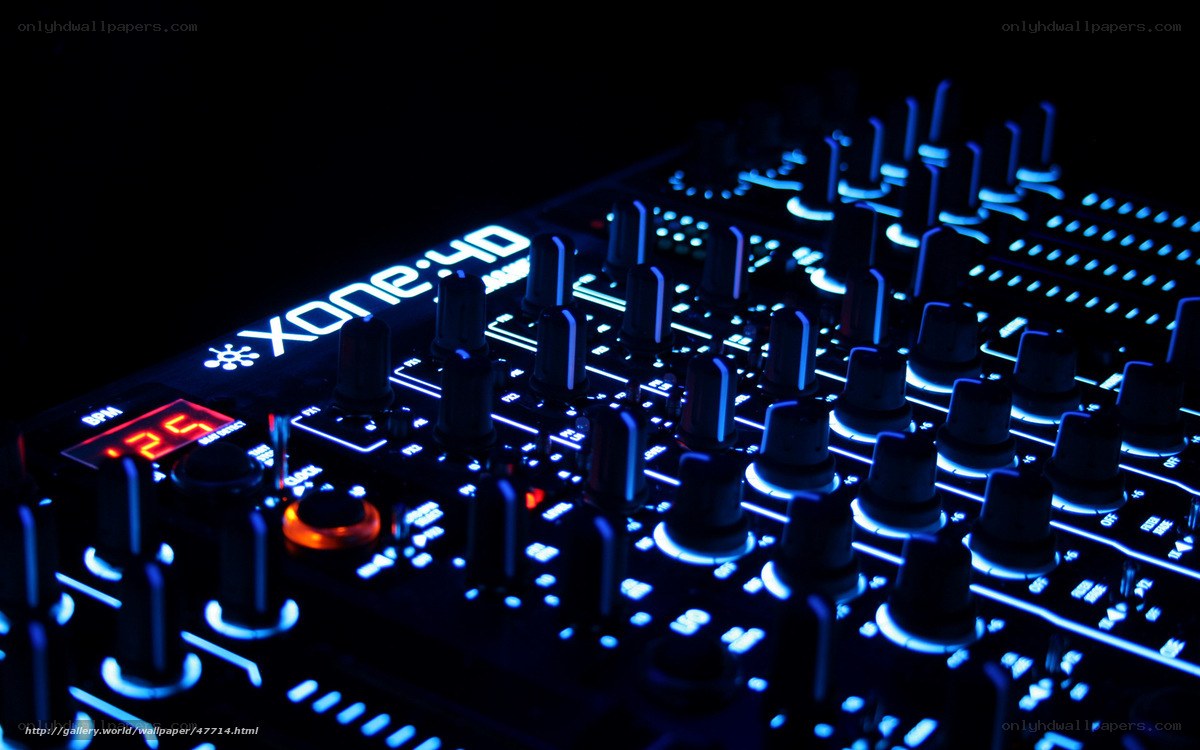 Xone 4D DJ mixer