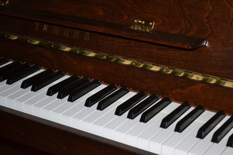 Yamaha Piano Keyboard — Brown