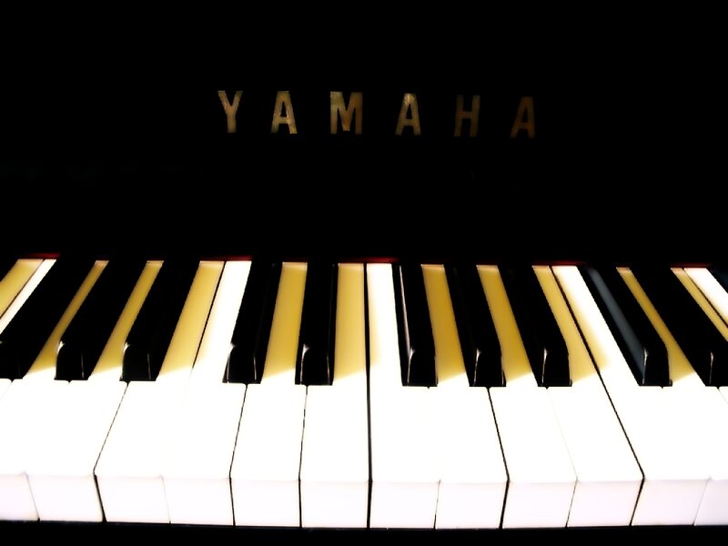 Yamaha Piano Keyboard