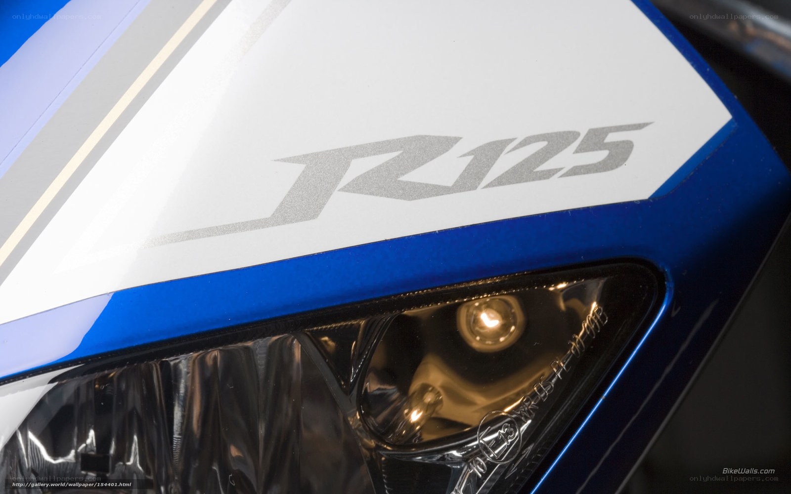 Yamaha R125 motorcycle headlight